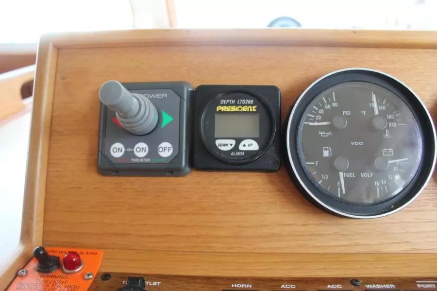 2003 Mainship 390 Trawler