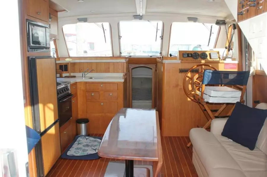 2003 Mainship 390 Trawler