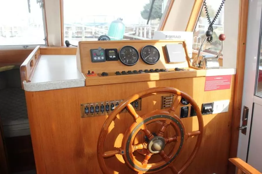 2003 Mainship 390 Trawler