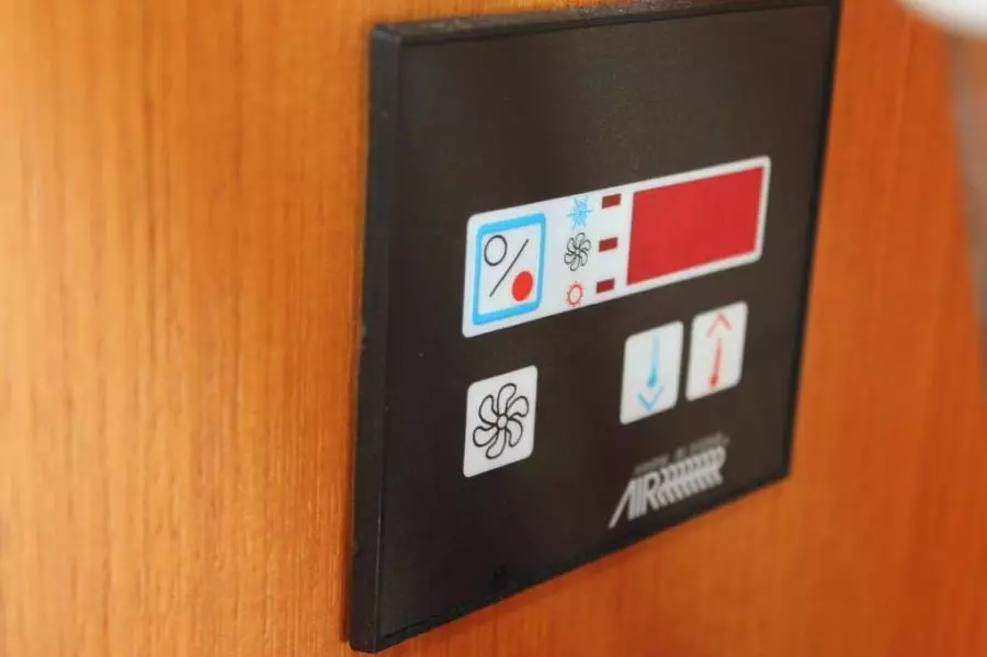 2003 Mainship 390 Trawler