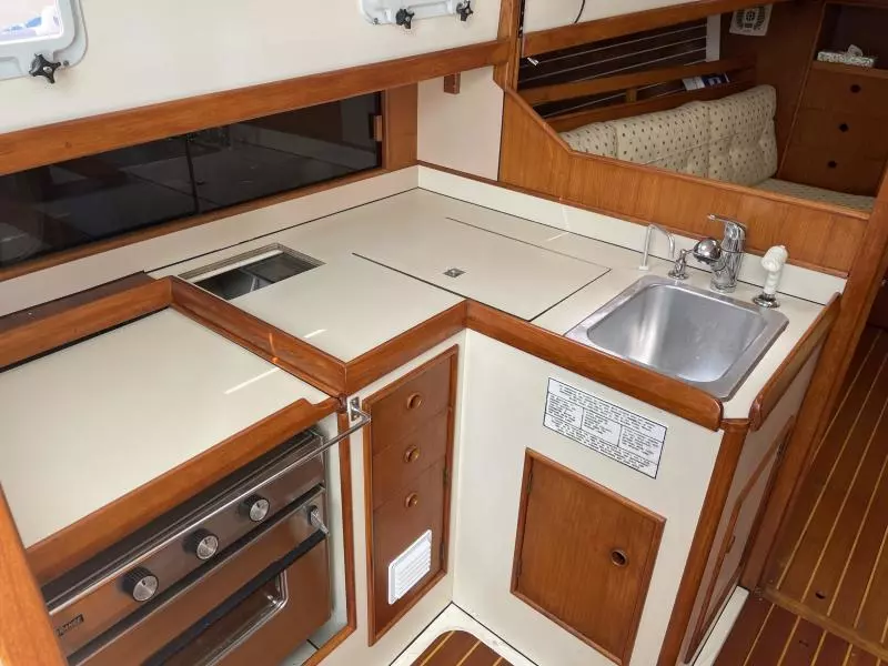 1983 Hinterhoeller Nonsuch 30 Classic