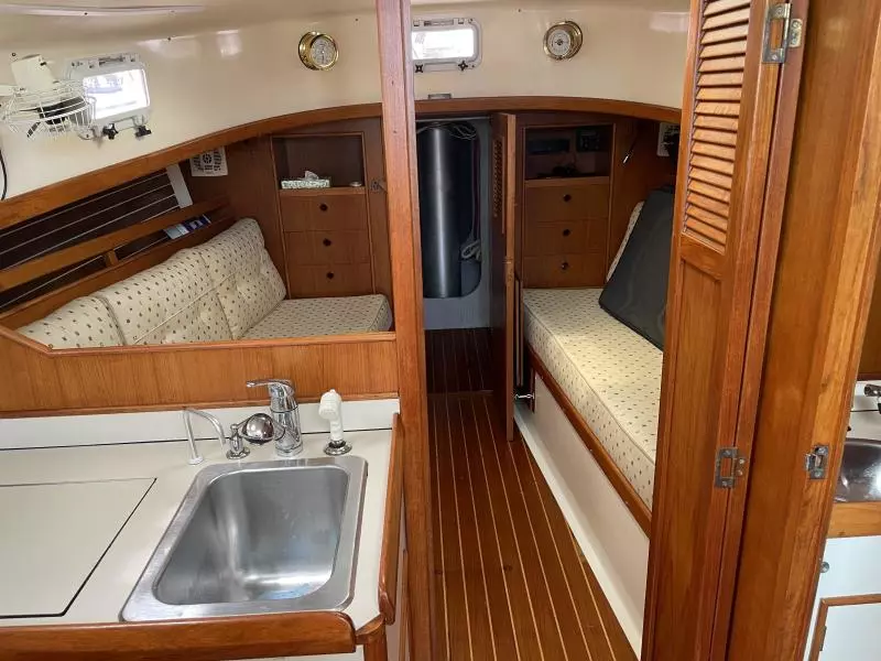 1983 Hinterhoeller Nonsuch 30 Classic