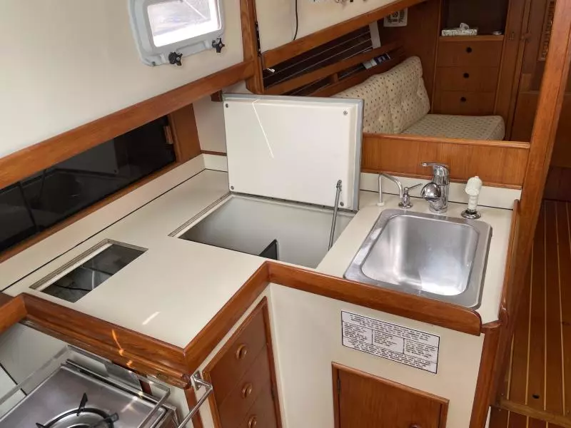 1983 Hinterhoeller Nonsuch 30 Classic