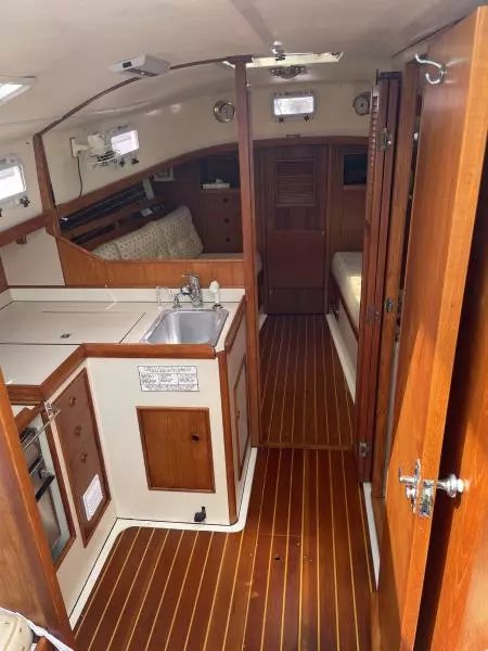 1983 Hinterhoeller Nonsuch 30 Classic