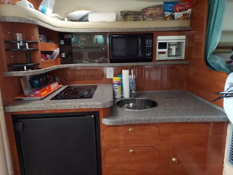 2004 Rinker 342 Fiesta Vee