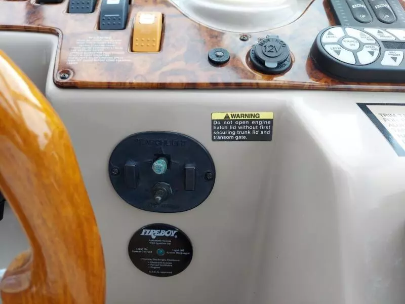 2004 Rinker 342 Fiesta Vee