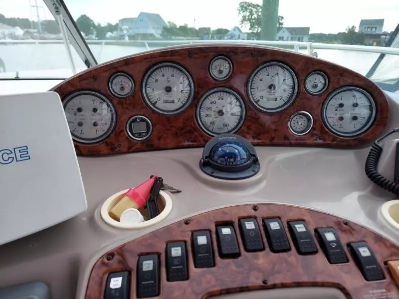 2004 Rinker 342 Fiesta Vee