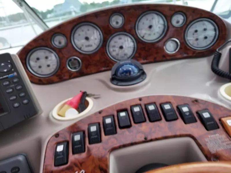 2004 Rinker 342 Fiesta Vee