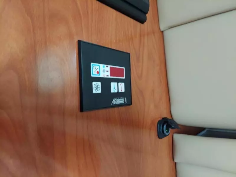 2004 Rinker 342 Fiesta Vee