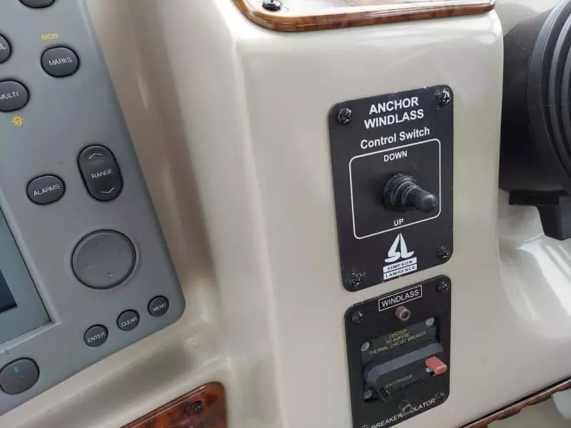 2004 Rinker 342 Fiesta Vee