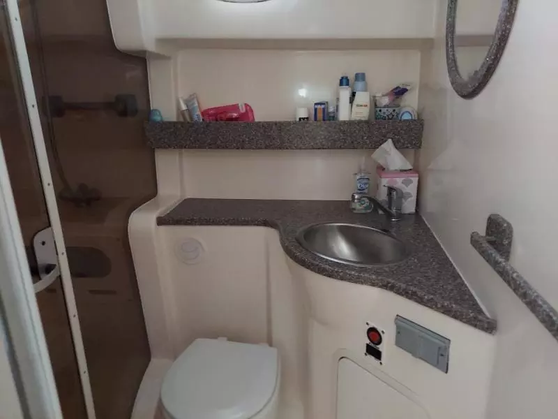 2004 Rinker 342 Fiesta Vee