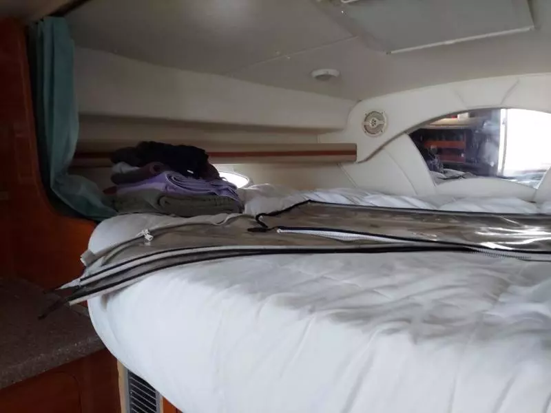 2004 Rinker 342 Fiesta Vee