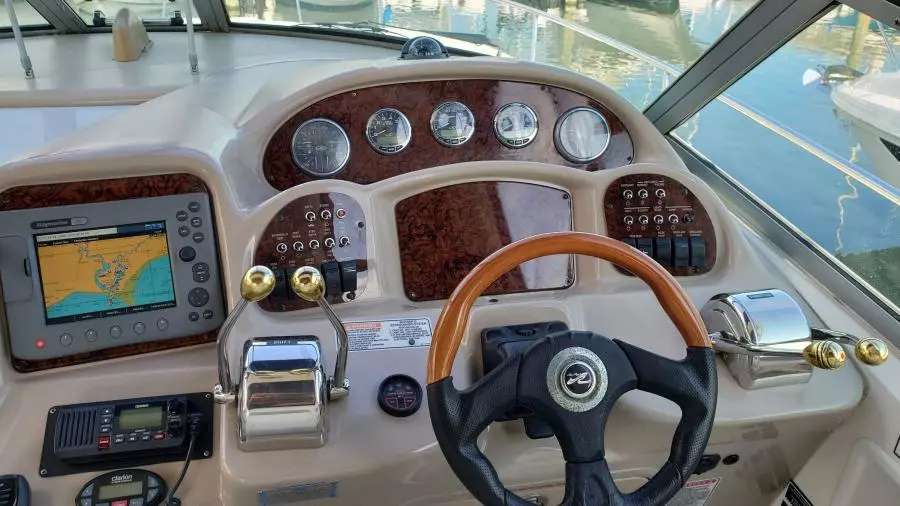 2005 Sea Ray 320 Sundancer