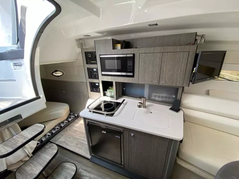 2021 Monterey Sport Yacht