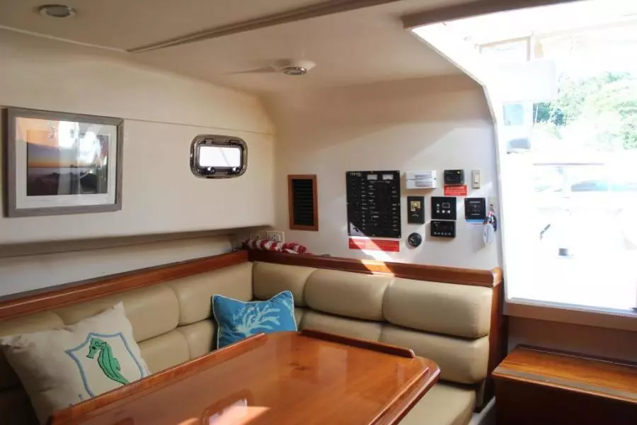 2006 Mainship 34 Pilot Sedan Rum Runner