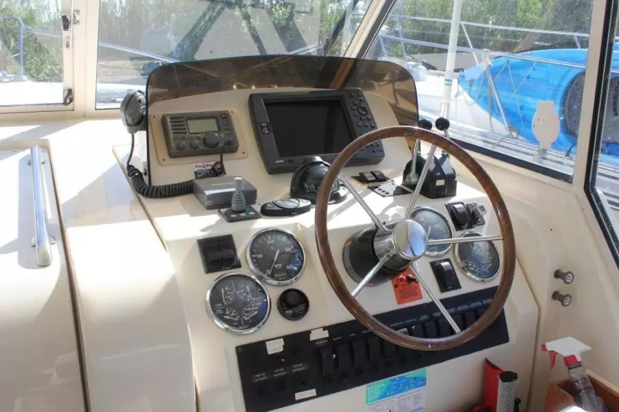 2006 Mainship 34 Pilot Sedan Rum Runner