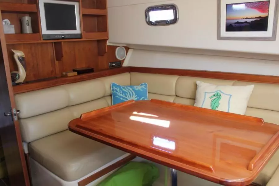 2006 Mainship 34 Pilot Sedan Rum Runner