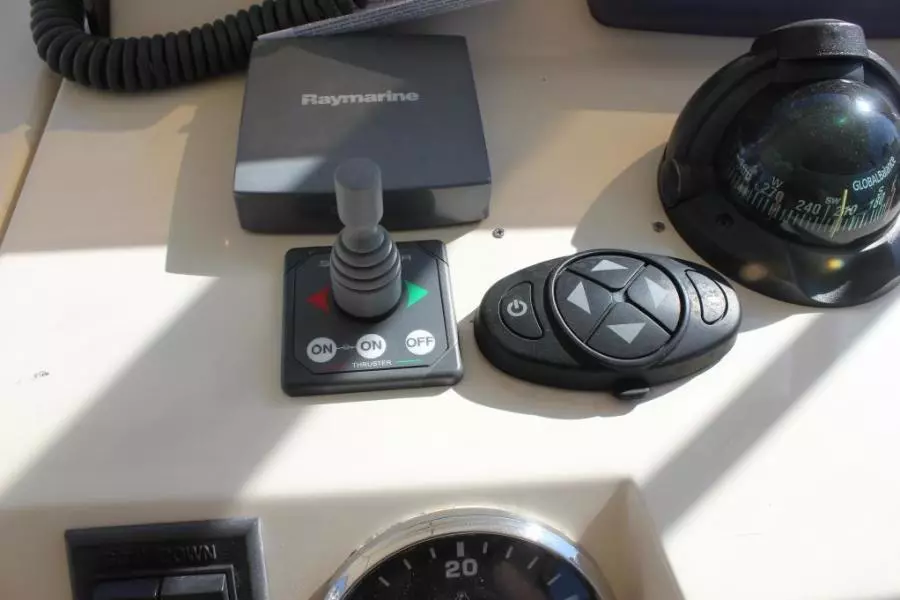 2006 Mainship 34 Pilot Sedan Rum Runner