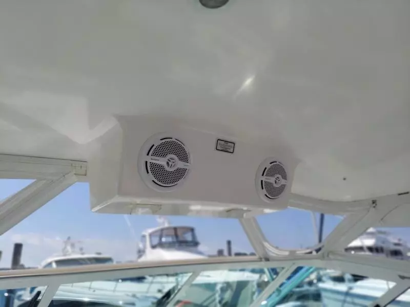 2010 Regulator 30' Express