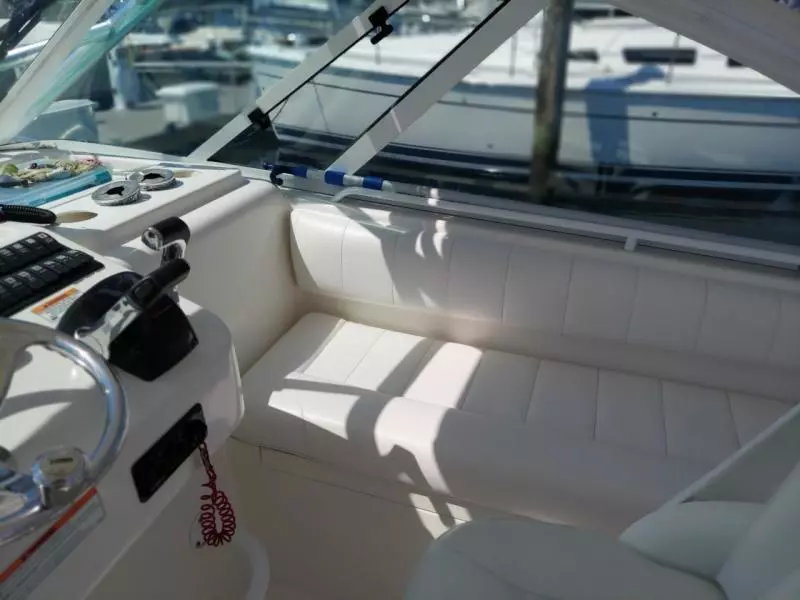 2010 Regulator 30' Express