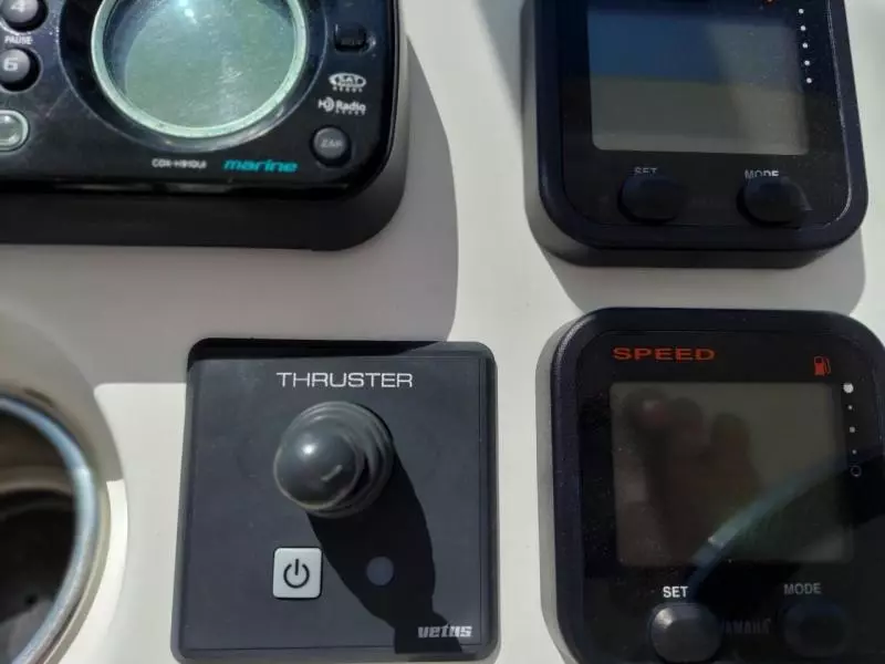 2010 Regulator 30' Express