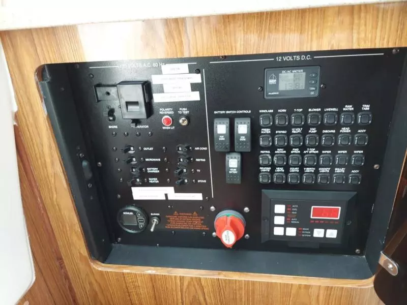 2010 Regulator 30' Express