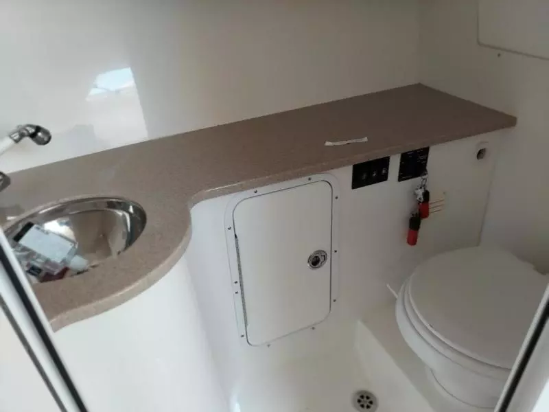 2010 Regulator 30' Express