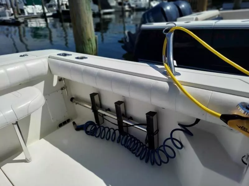 2010 Regulator 30' Express