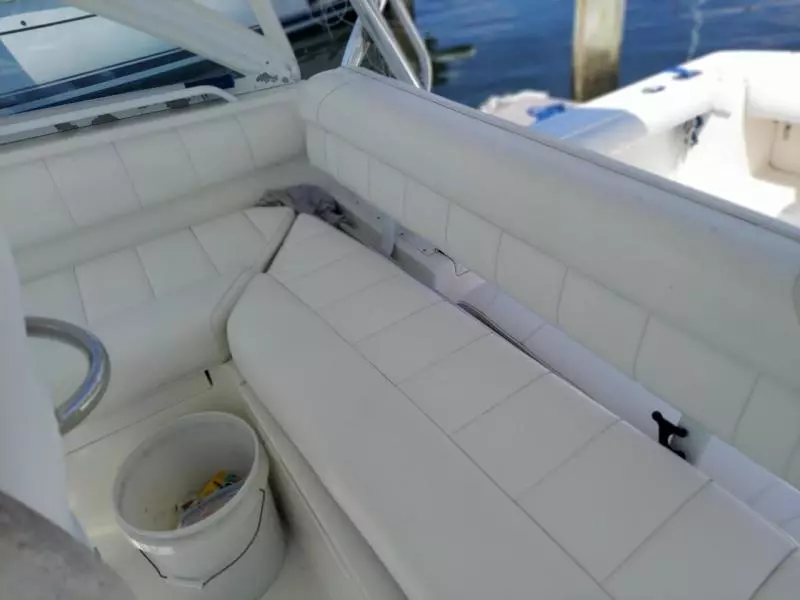 2010 Regulator 30' Express