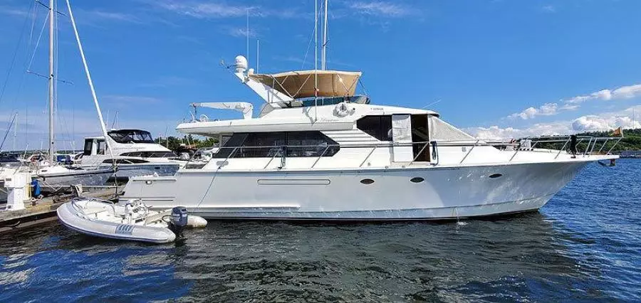 58' West Bay starboard profile