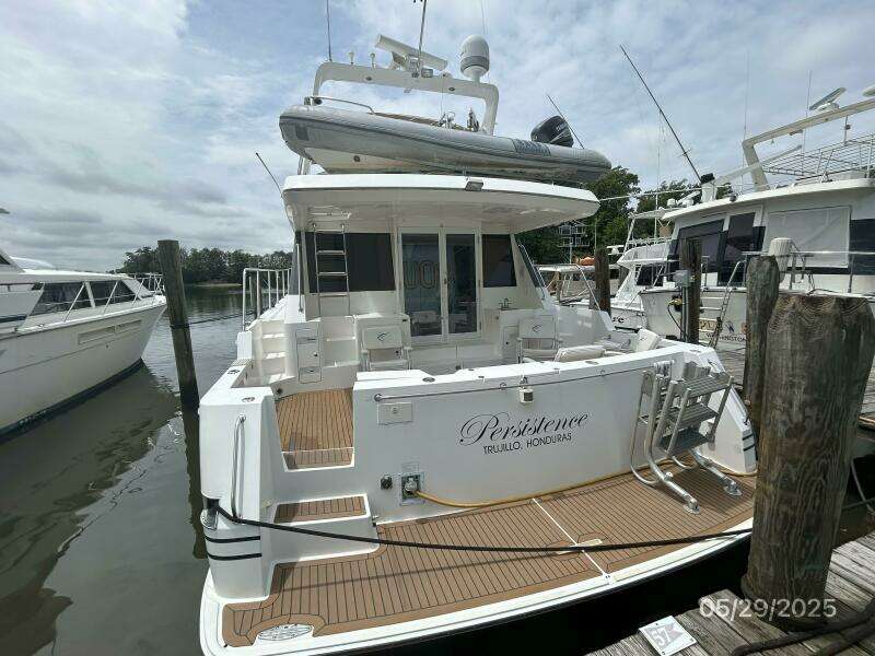 58' West Bay aft profile