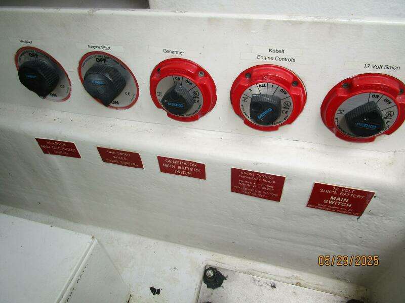 58' West Bay battery switches