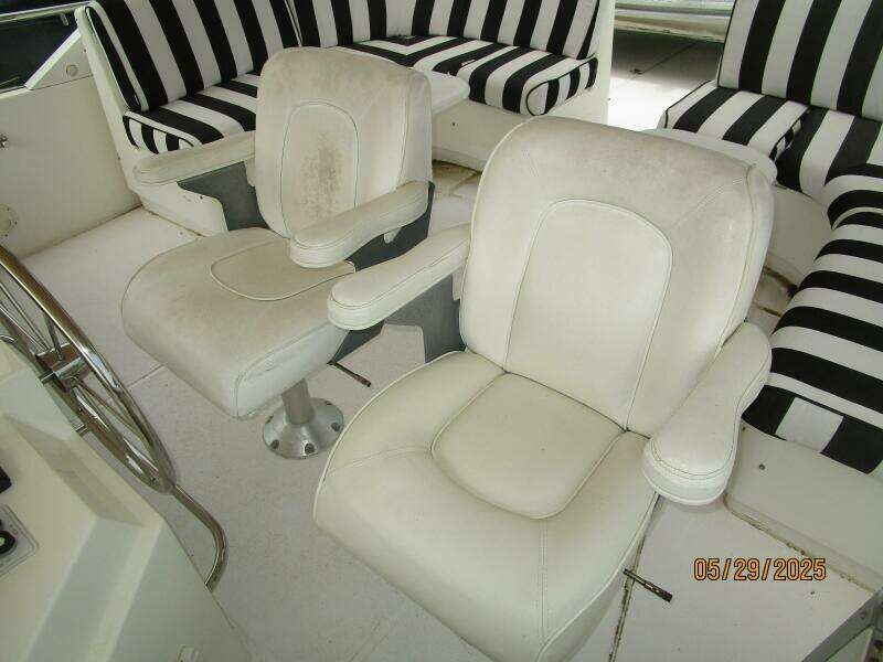 58' West Bay flybridge helmseats