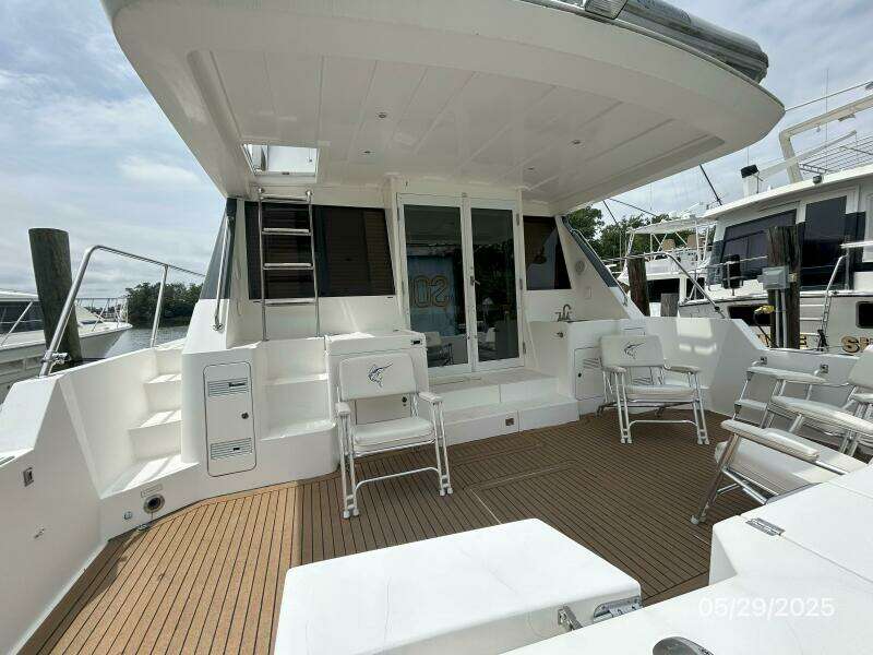 58' West Bay cockpit forward