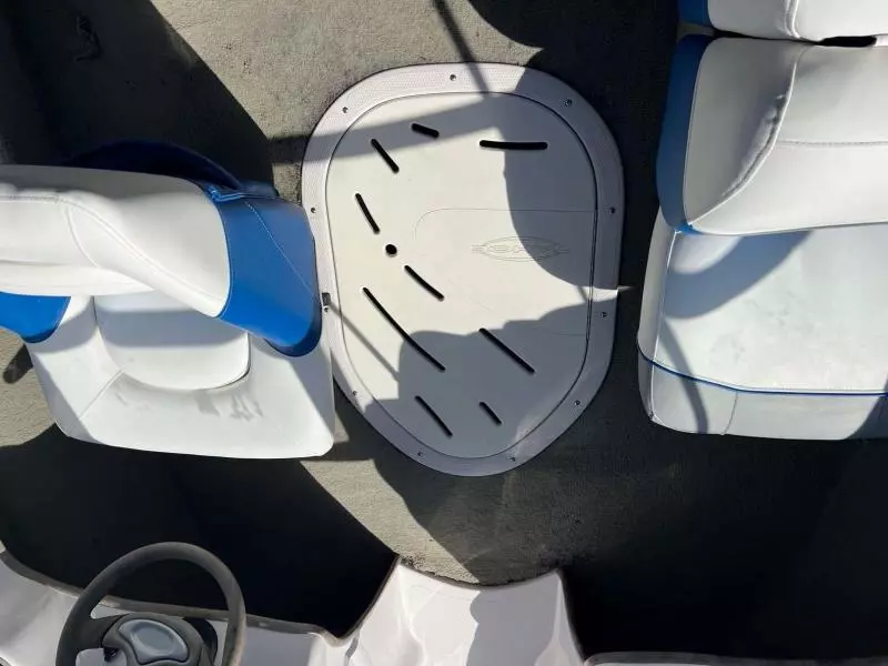 2005 Tahoe T18 Ski Boat