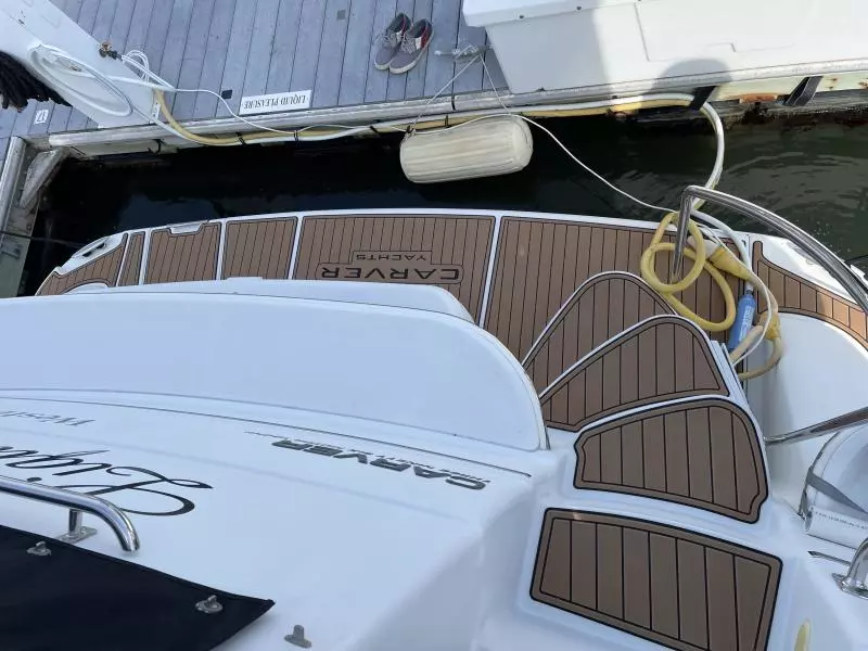 2001 Carver 396 Motor Yacht