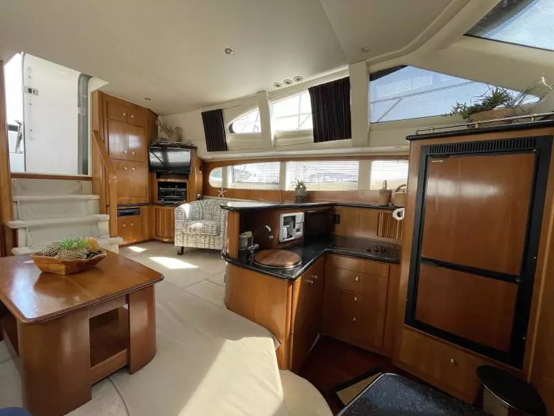 2001 Carver 396 Motor Yacht