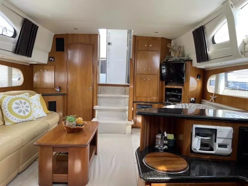 2001 Carver 396 Motor Yacht