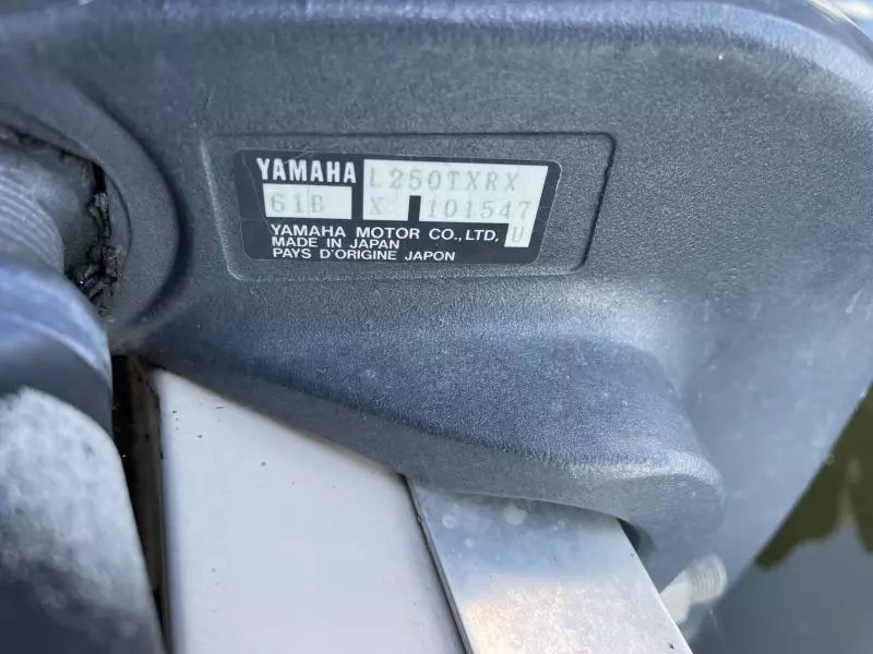 1999 Grady-White 300 Marlin