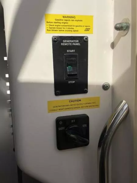 1999 Grady-White 300 Marlin