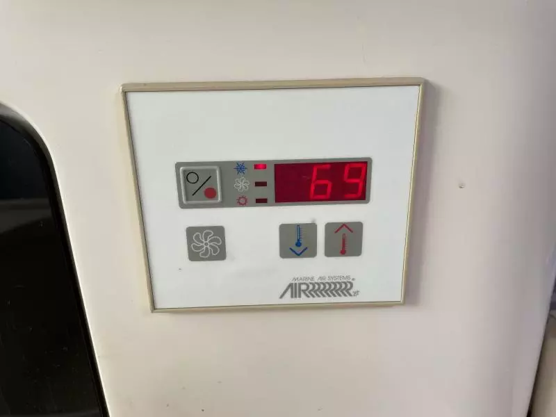 1999 Grady-White 300 Marlin