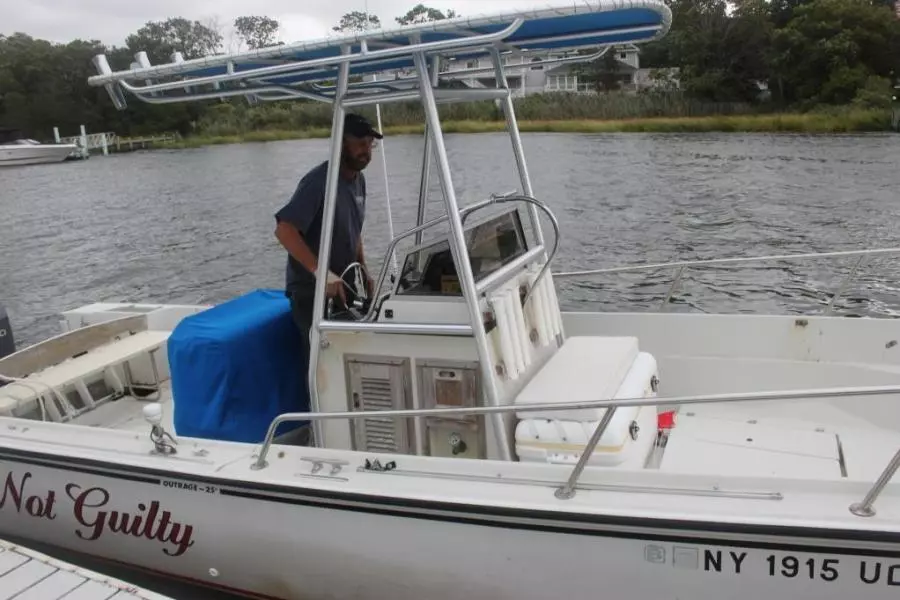 1989 Boston Whaler 25 Outrage