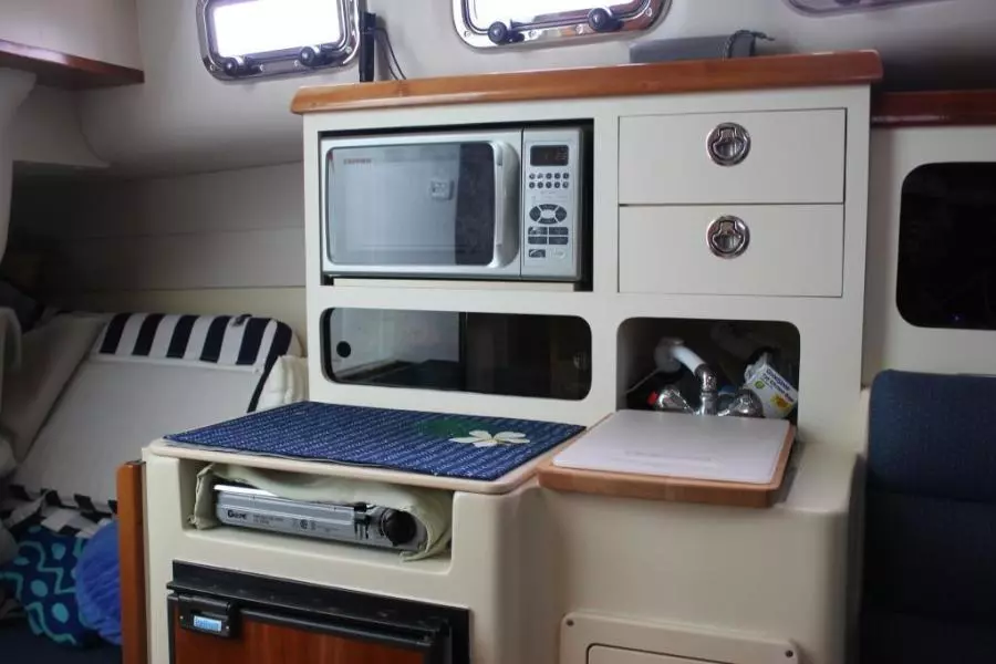 2008 Albin 28 Newport Flush Deck