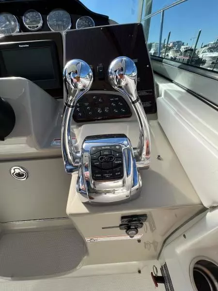 2008 Sea Ray 330 Sundancer