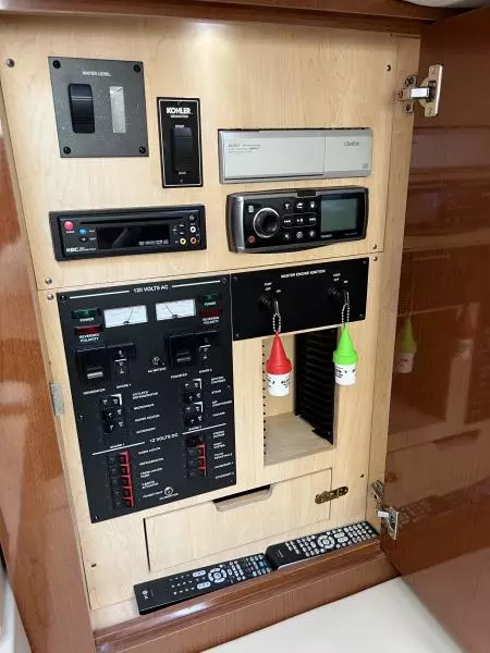 2008 Sea Ray 330 Sundancer