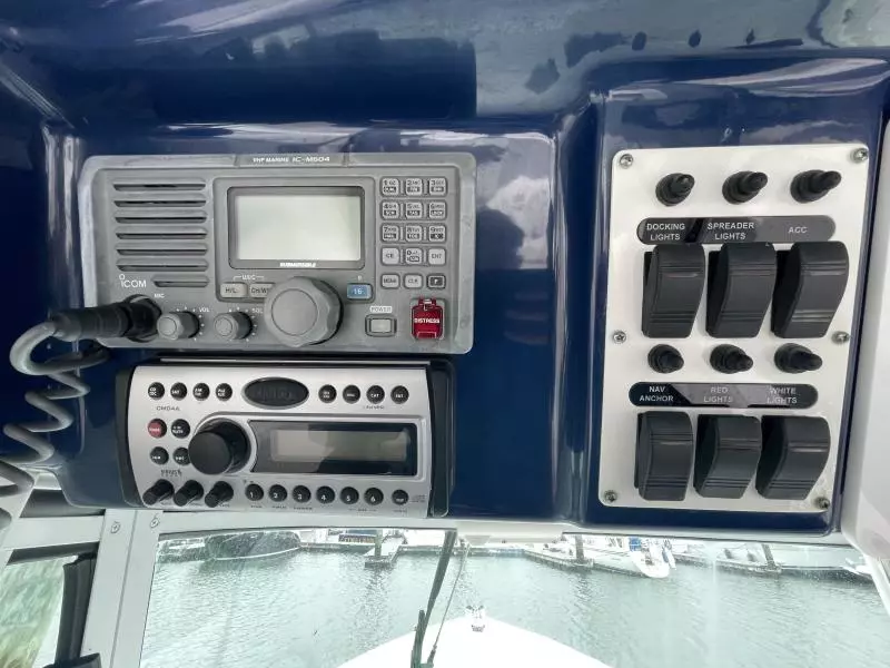 2007 Everglades 290 Pilot