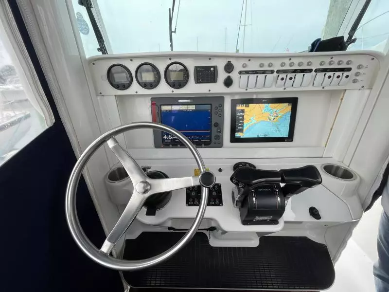 2007 Everglades 290 Pilot