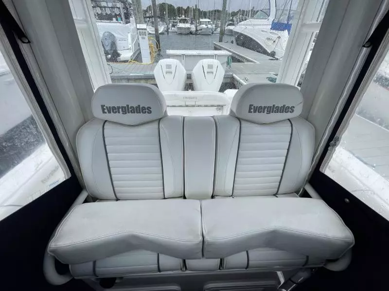 2007 Everglades 290 Pilot