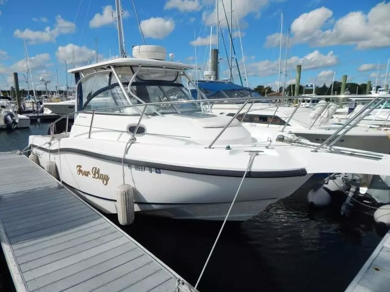 2005 Boston Whaler Conquest 255