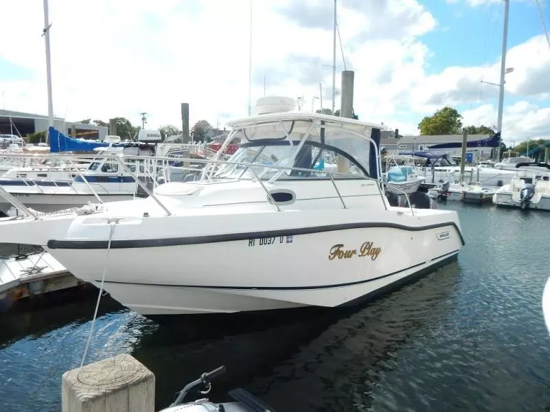 2005 Boston Whaler Conquest 255